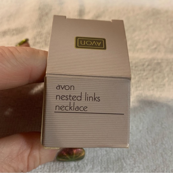 Avon “Nested Links”  Goldtone Layered Necklace. NIB - Picture 4 of 6